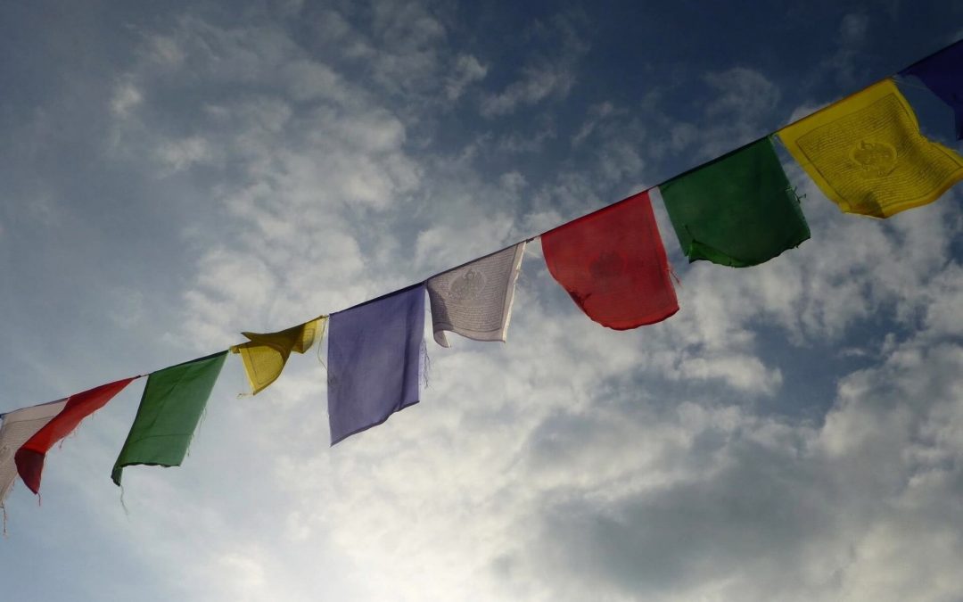 Les drapeaux de prière : un porte-bonheur tibétain épatant